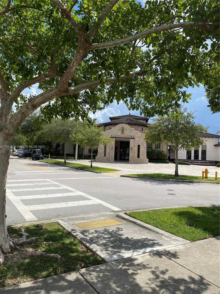 Small Image of 17004 SOUTH WEST 95TH TER, Miami Number 15