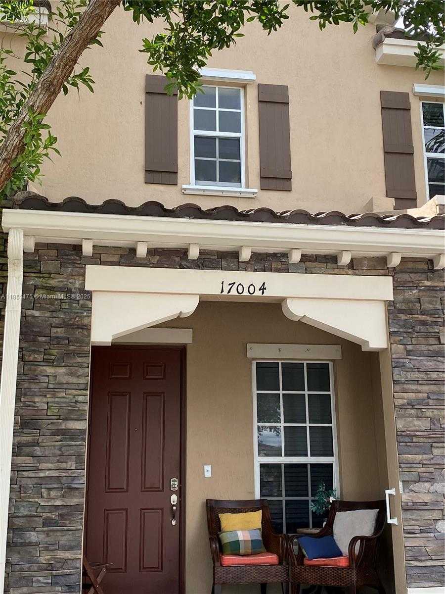 Small Image of 17004 SOUTH WEST 95TH TER, Miami Number 2