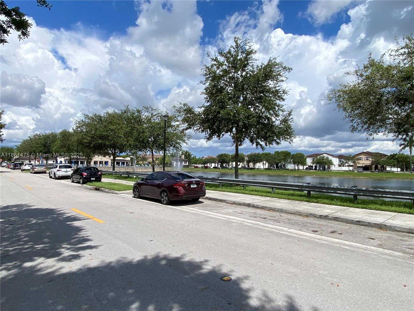 Small Image of 17004 SOUTH WEST 95TH TER, Miami Number 6