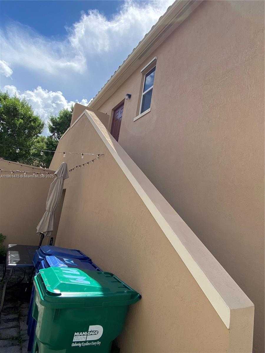 Small Image of 17004 SOUTH WEST 95TH TER, Miami Number 9