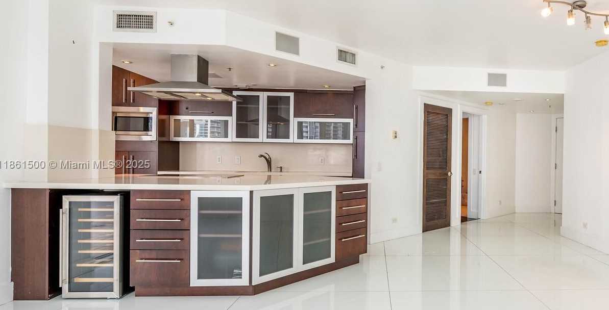 Small Image of 701 BRICKELL KEY BLVD #1504, Miami Number 4