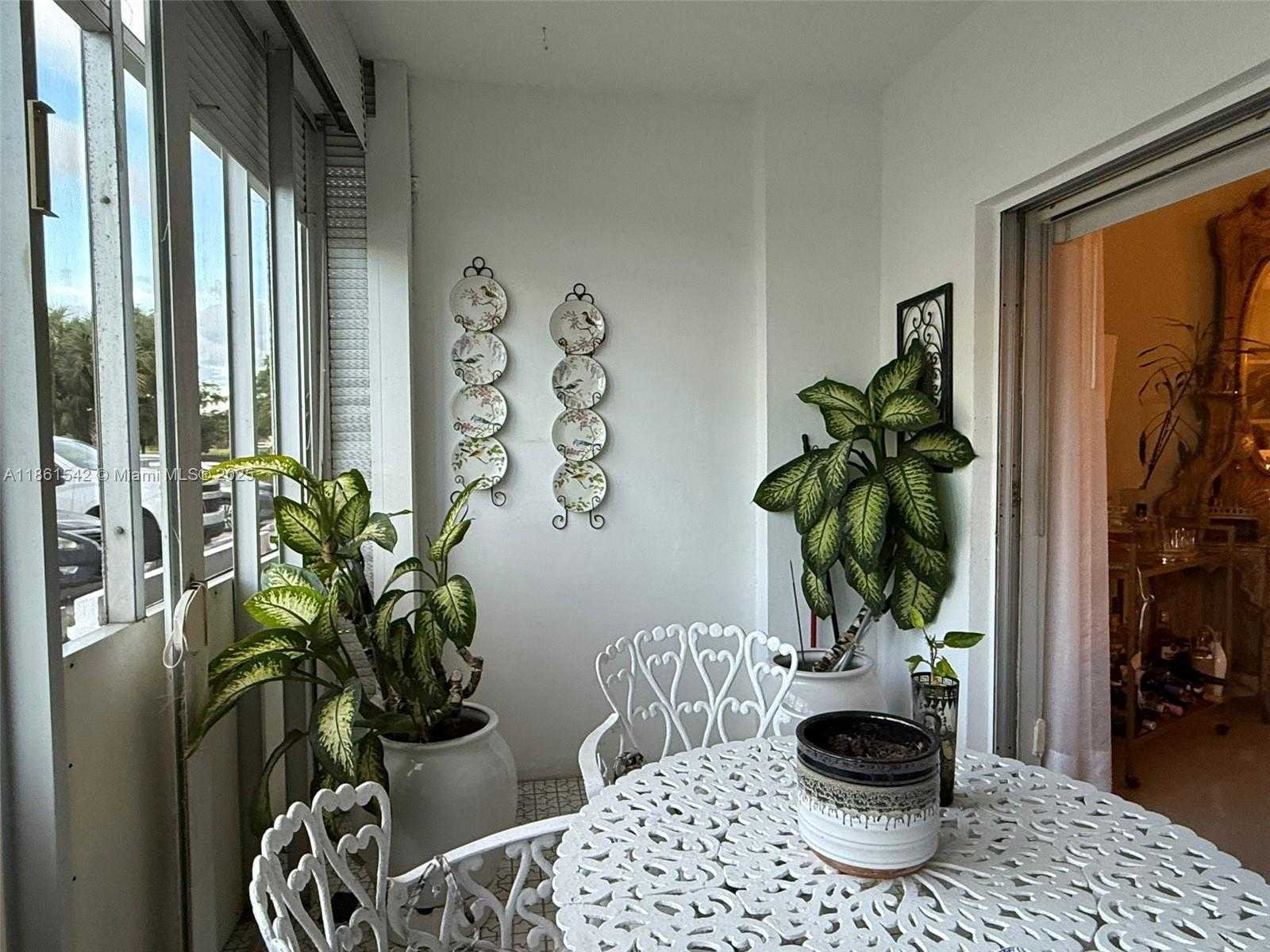 Small Image of 4350 HILLCREST DR #112, Hollywood Number 10