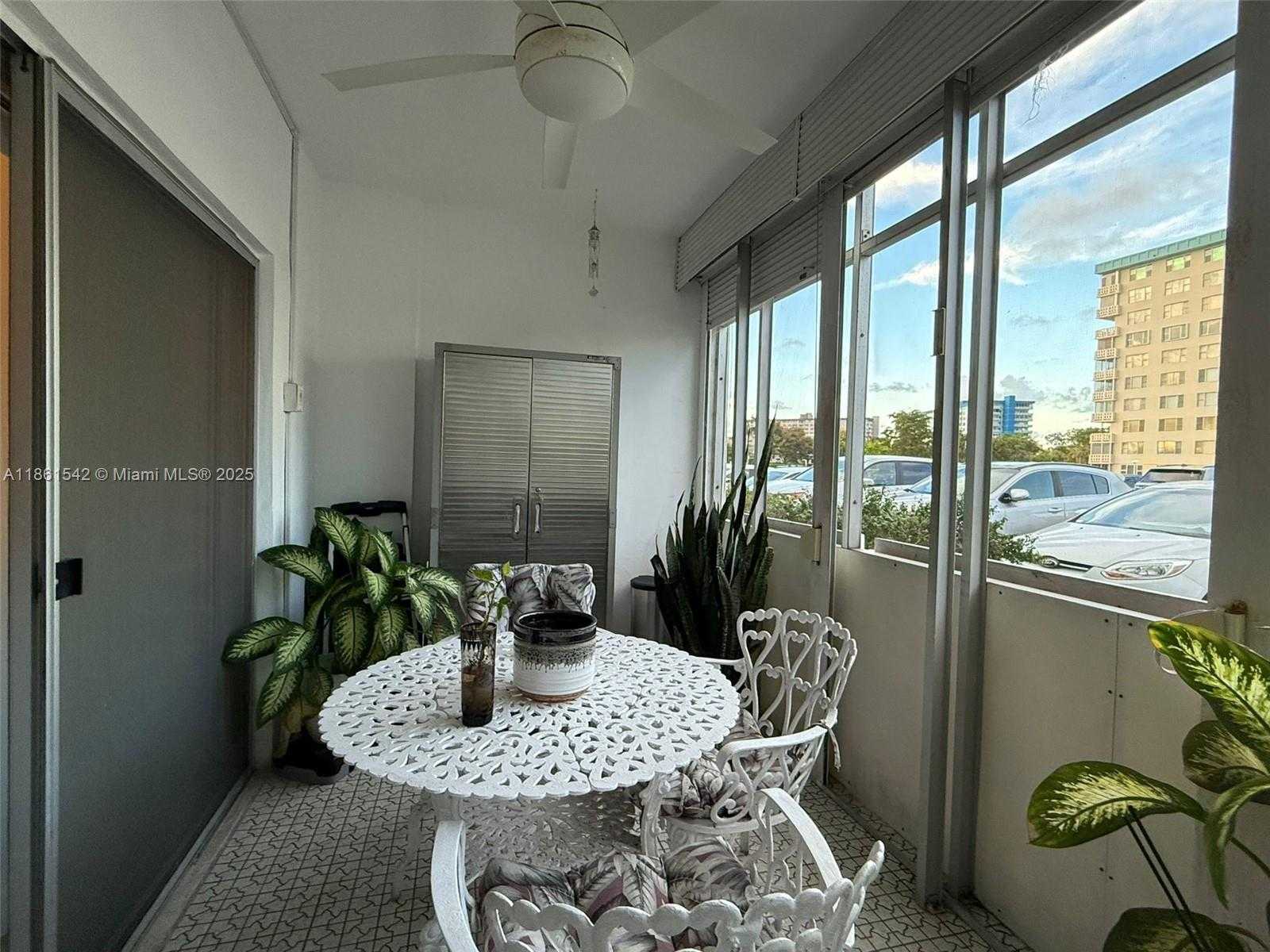 Small Image of 4350 HILLCREST DR #112, Hollywood Number 11