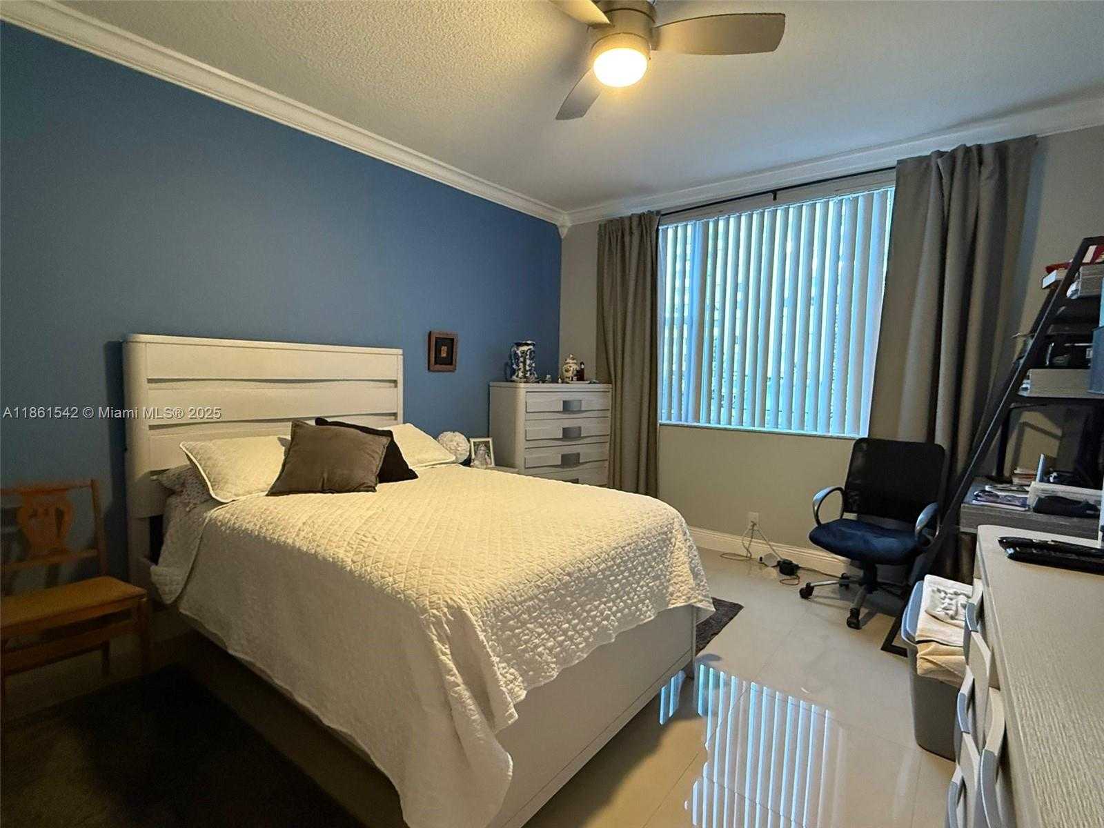 Small Image of 4350 HILLCREST DR #112, Hollywood Number 12