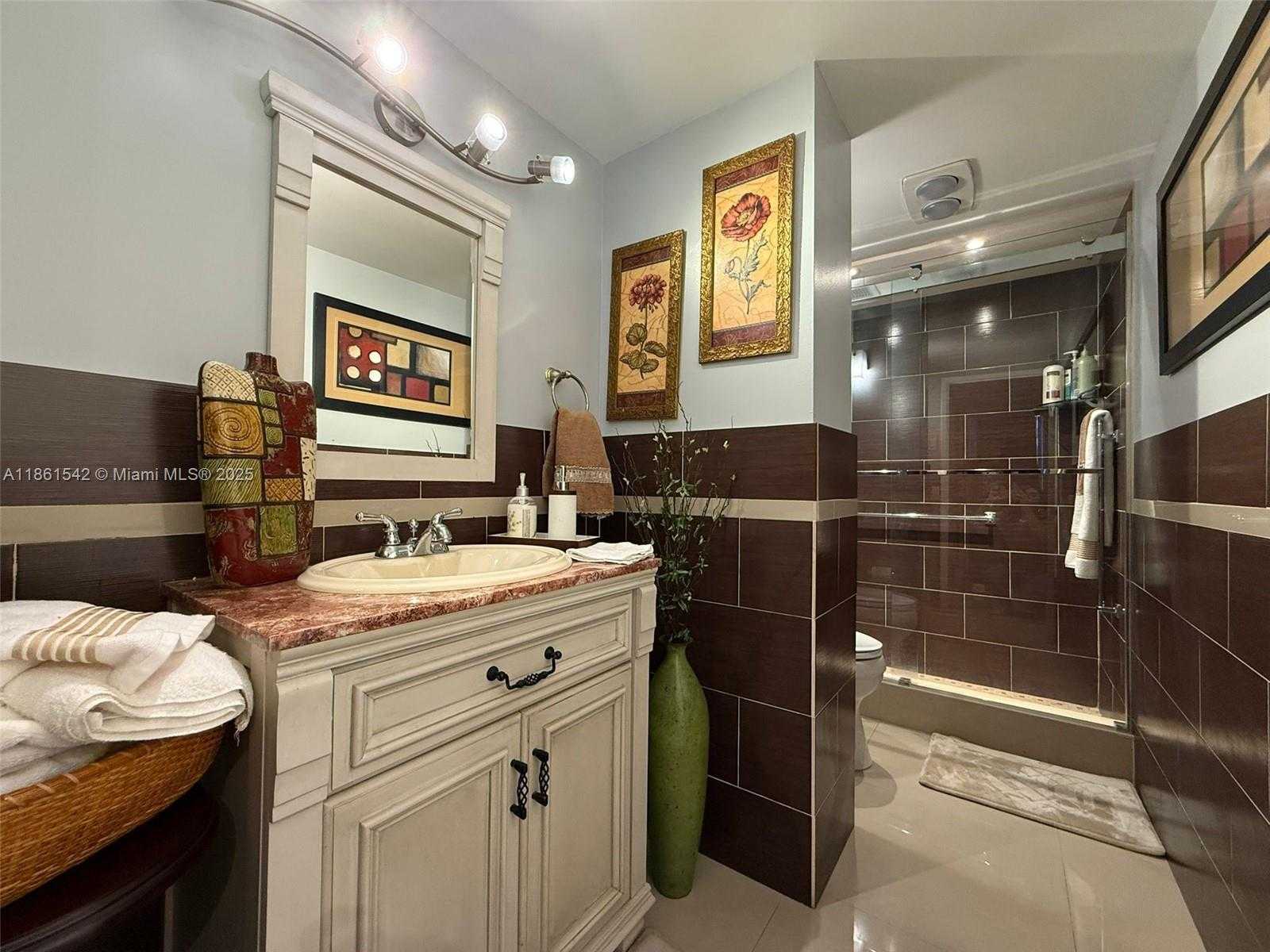 Small Image of 4350 HILLCREST DR #112, Hollywood Number 13