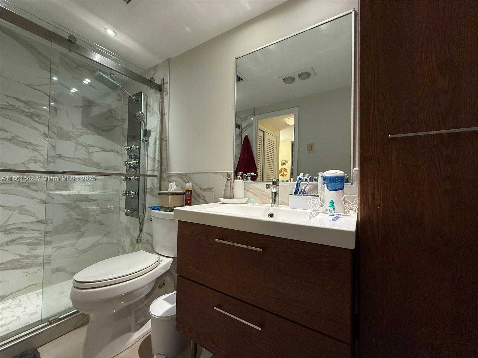 Small Image of 4350 HILLCREST DR #112, Hollywood Number 17