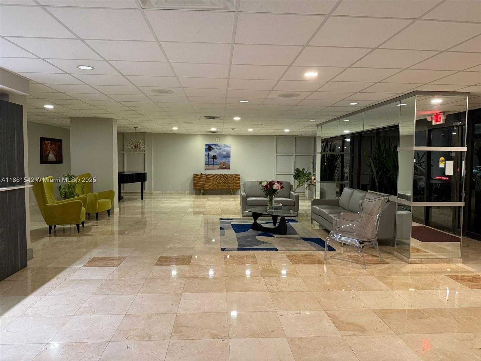 Small Image of 4350 HILLCREST DR #112, Hollywood Number 19