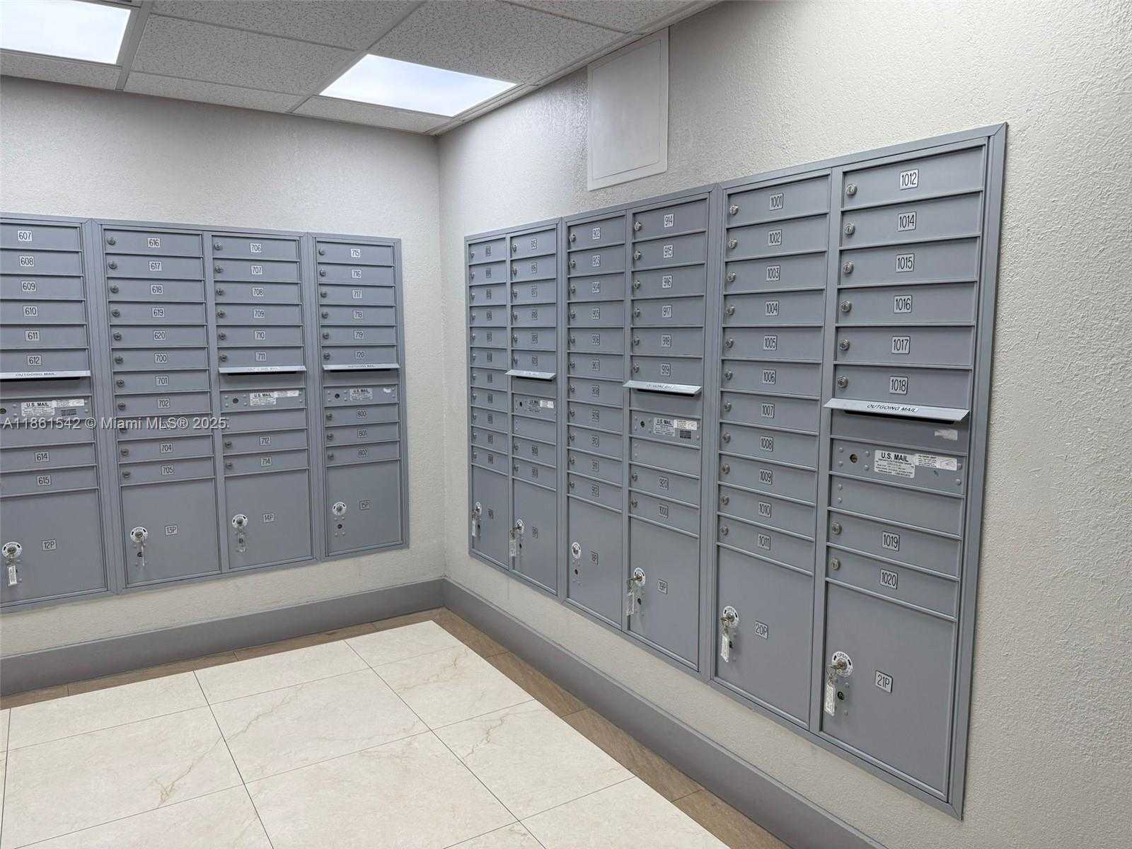 Small Image of 4350 HILLCREST DR #112, Hollywood Number 22