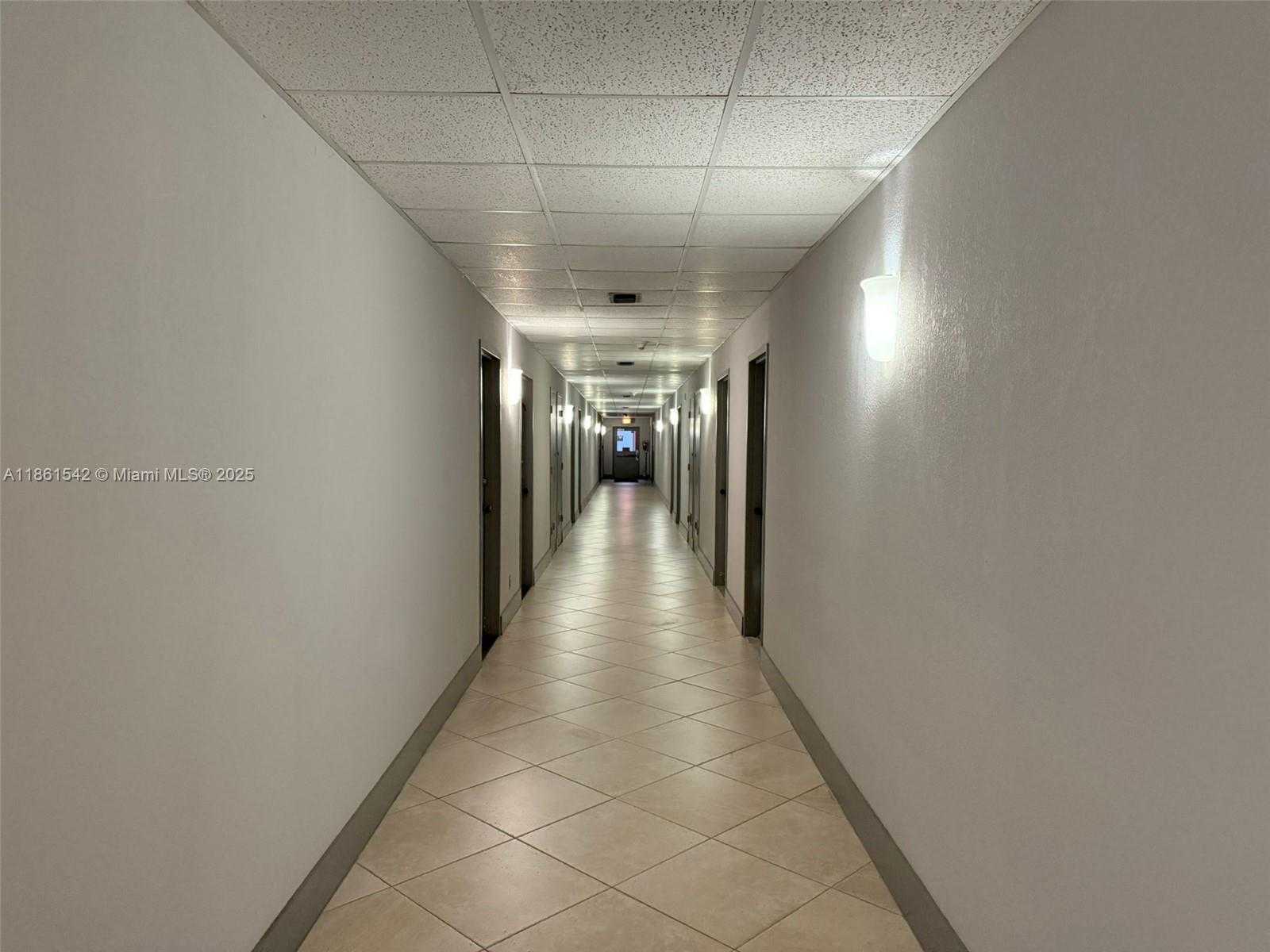 Small Image of 4350 HILLCREST DR #112, Hollywood Number 3