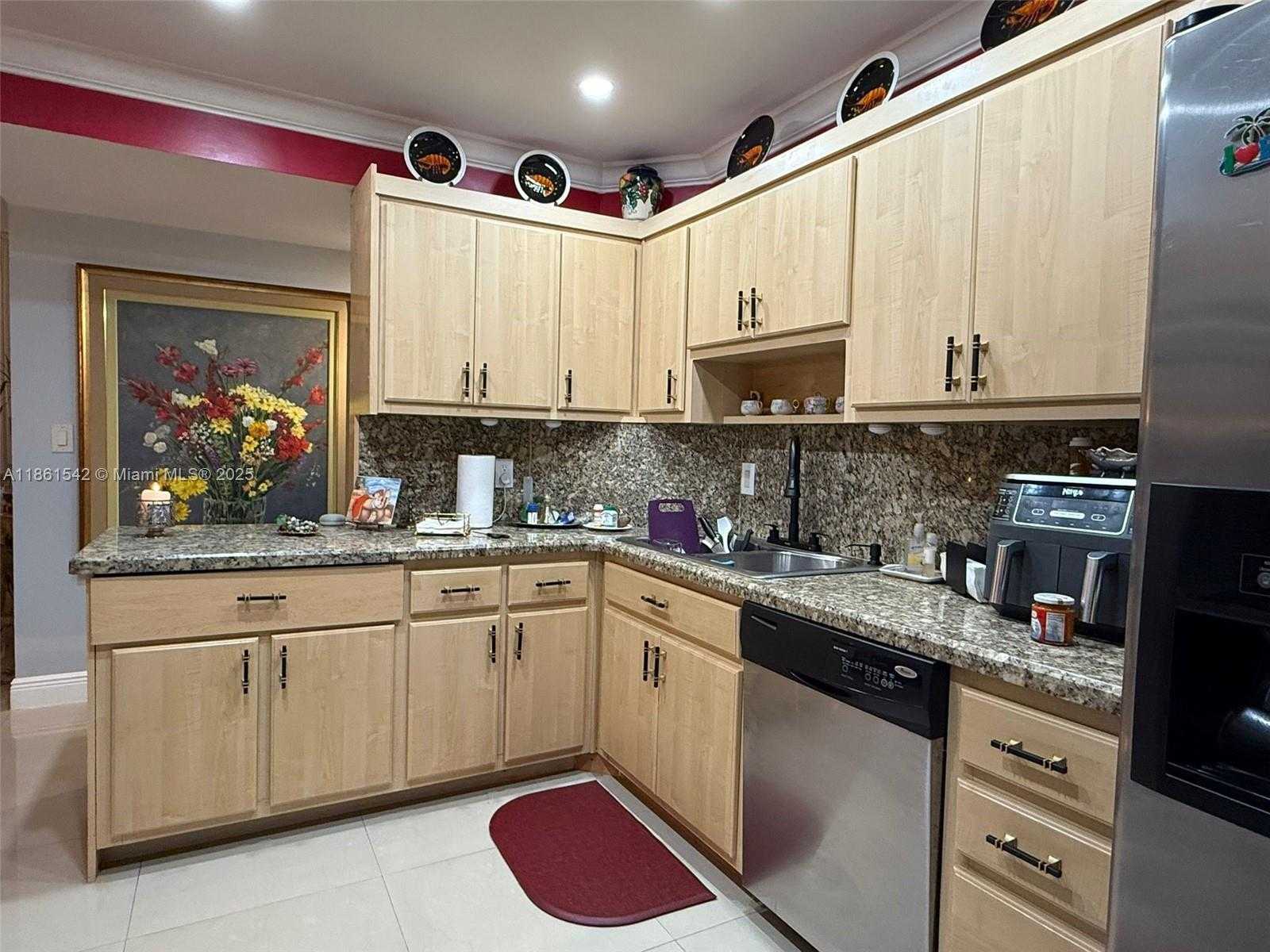 Small Image of 4350 HILLCREST DR #112, Hollywood Number 5