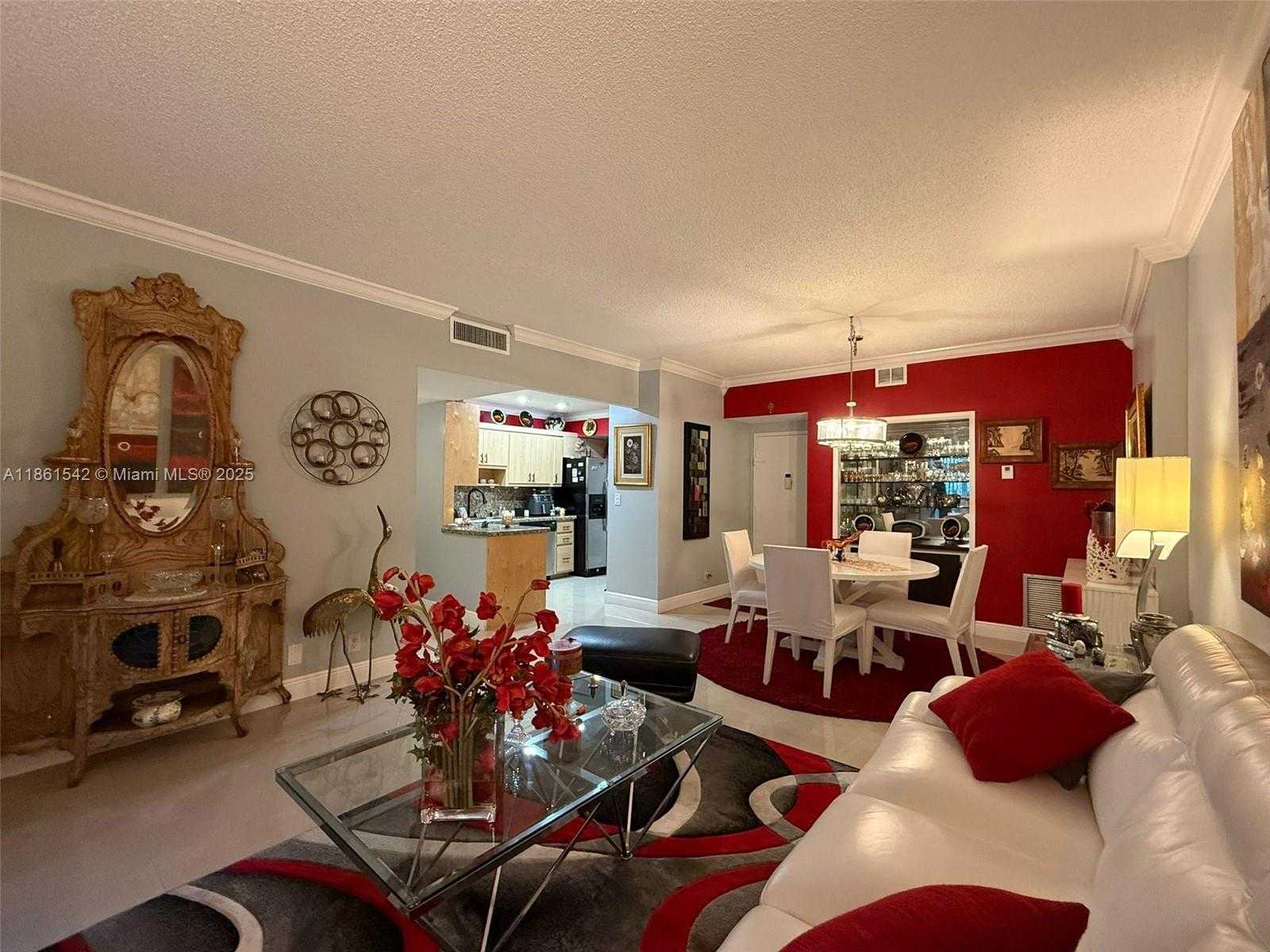 Small Image of 4350 HILLCREST DR #112, Hollywood Number 8