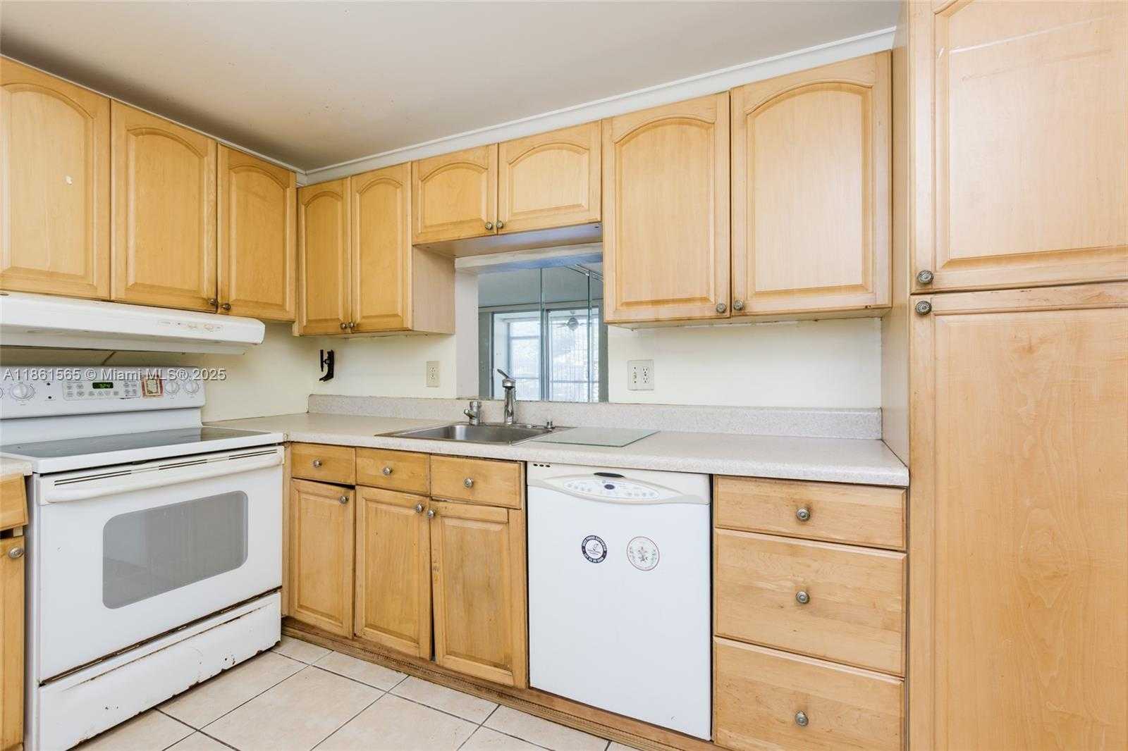 Small Image of 301 NORTH EAST 14TH AVE #108, Hallandale Beach Number 14