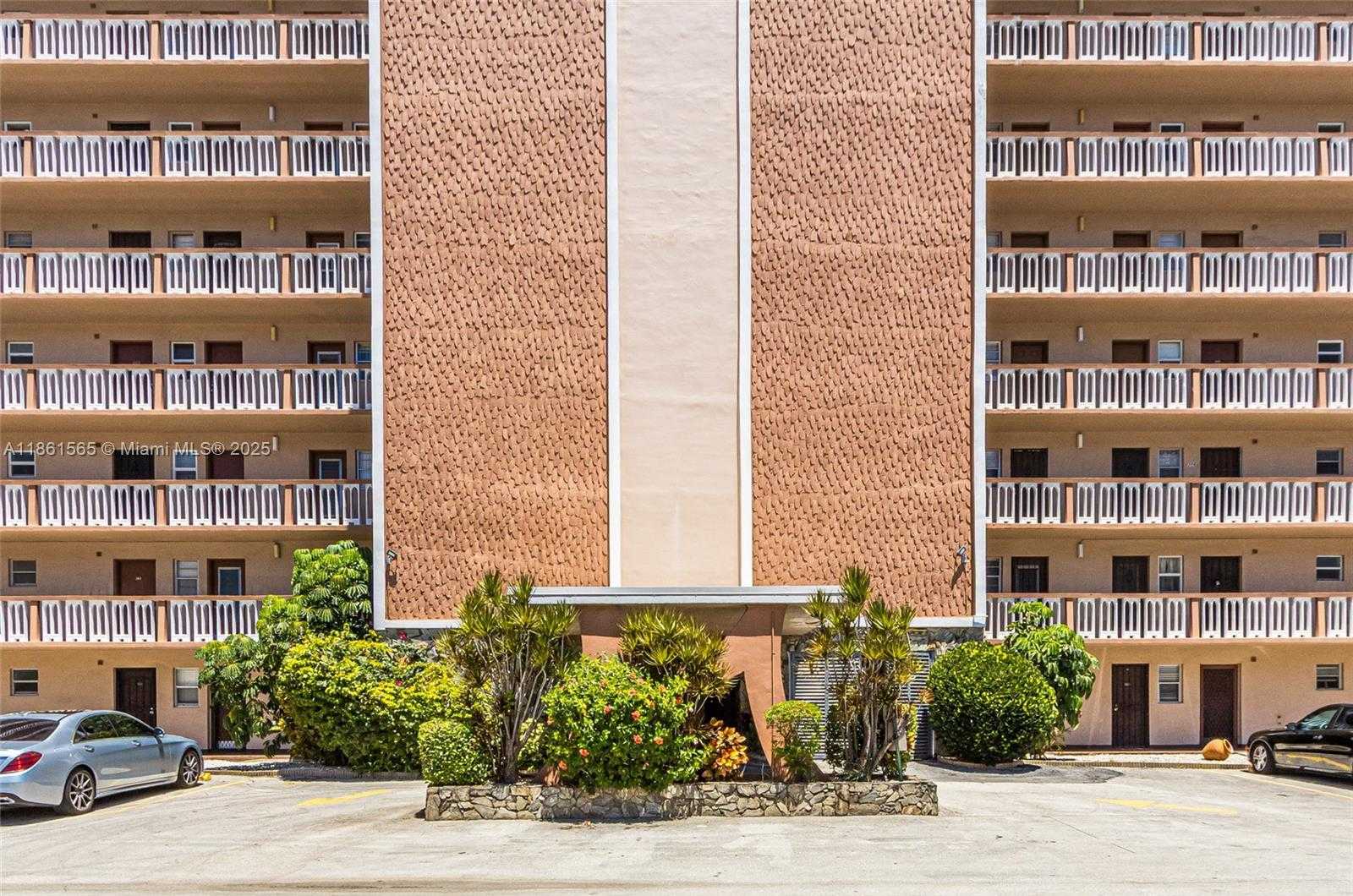 Small Image of 301 NORTH EAST 14TH AVE #108, Hallandale Beach Number 2