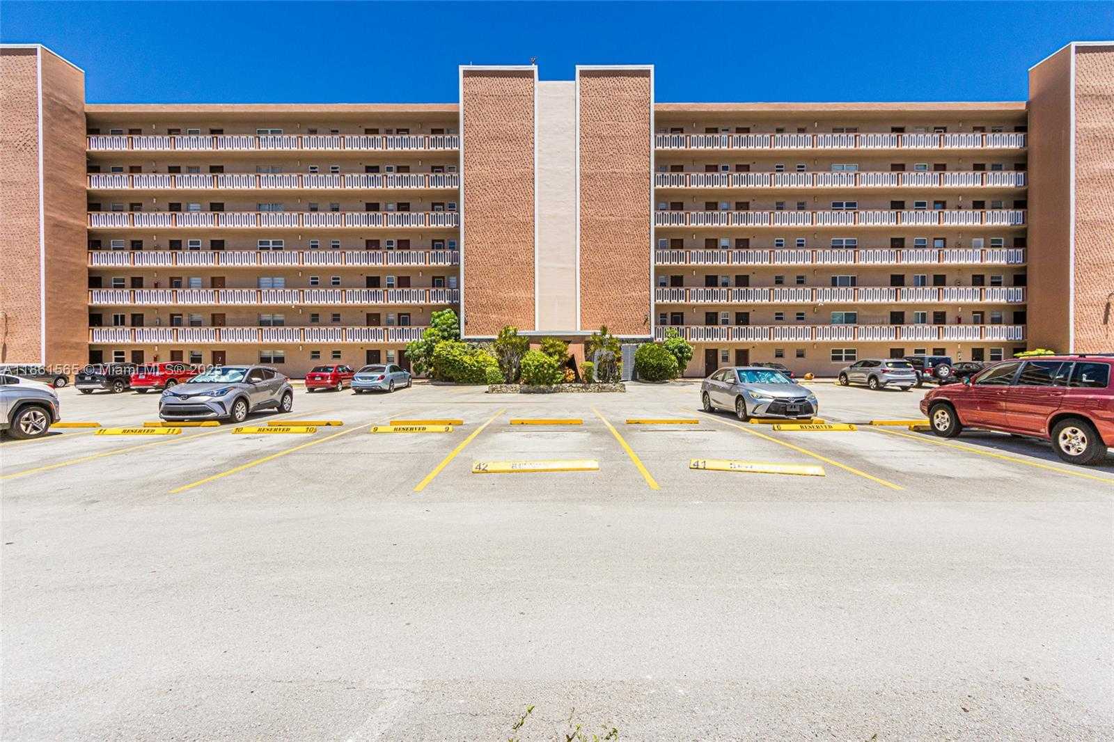 Small Image of 301 NORTH EAST 14TH AVE #108, Hallandale Beach Number 3