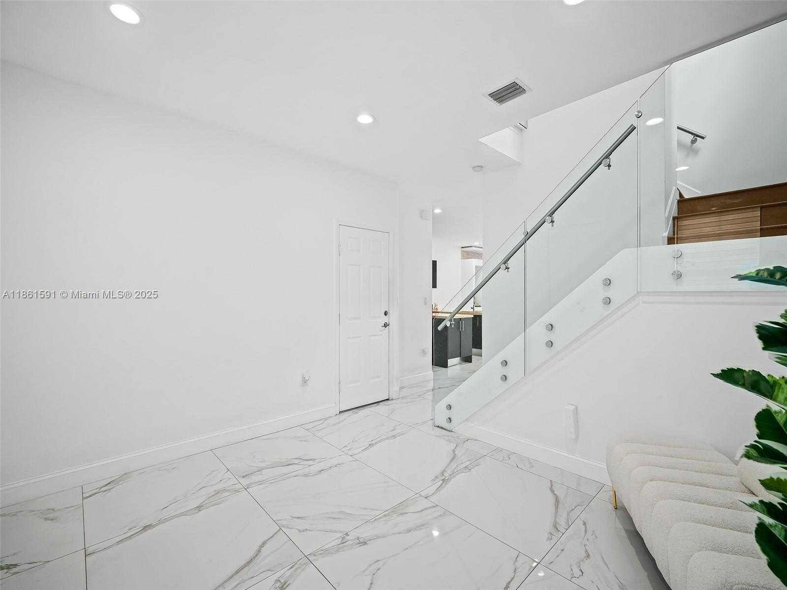 Small Image of 10343 NORTH WEST 70TH LN, Doral Number 13