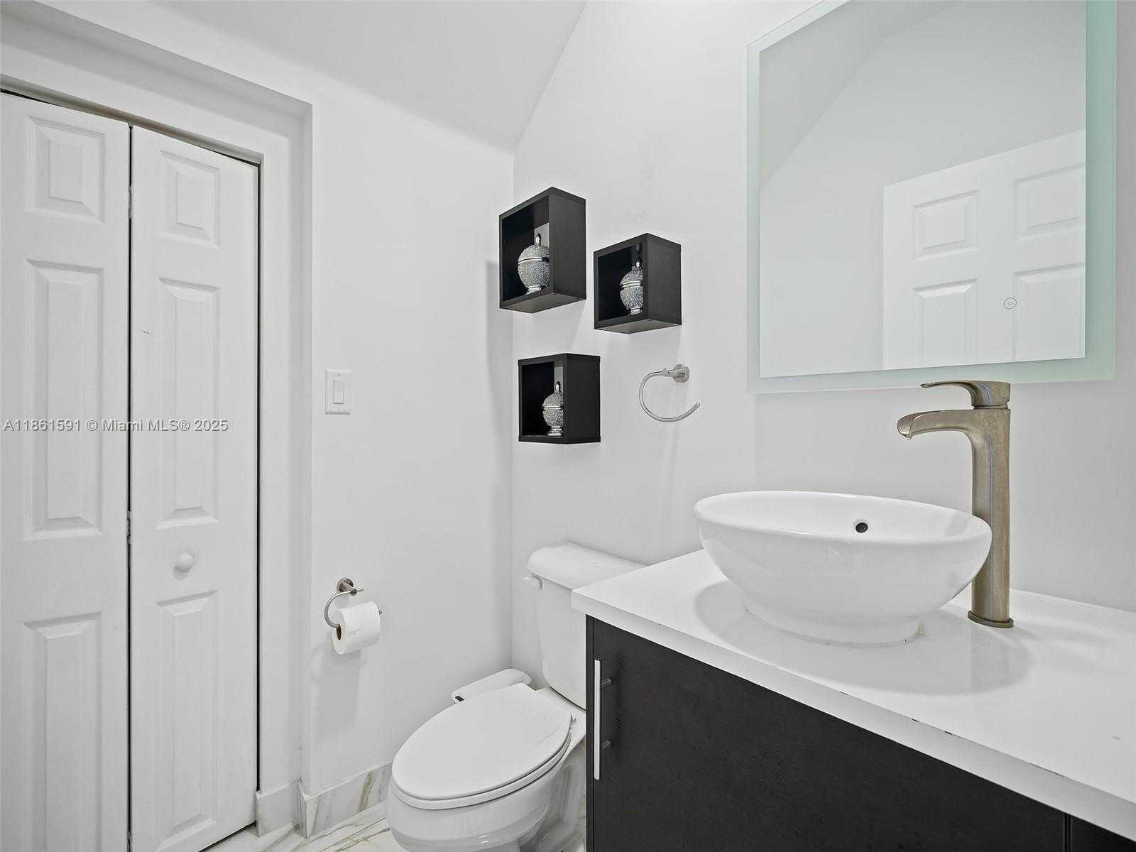 Small Image of 10343 NORTH WEST 70TH LN, Doral Number 20