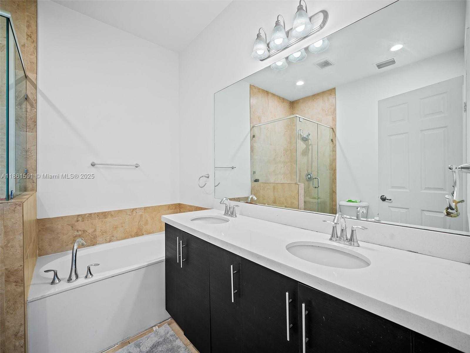 Small Image of 10343 NORTH WEST 70TH LN, Doral Number 22