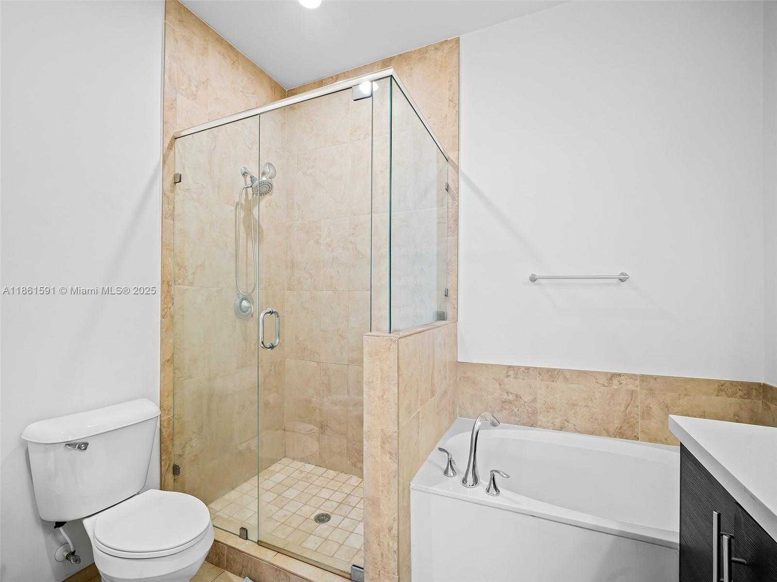 Small Image of 10343 NORTH WEST 70TH LN, Doral Number 23