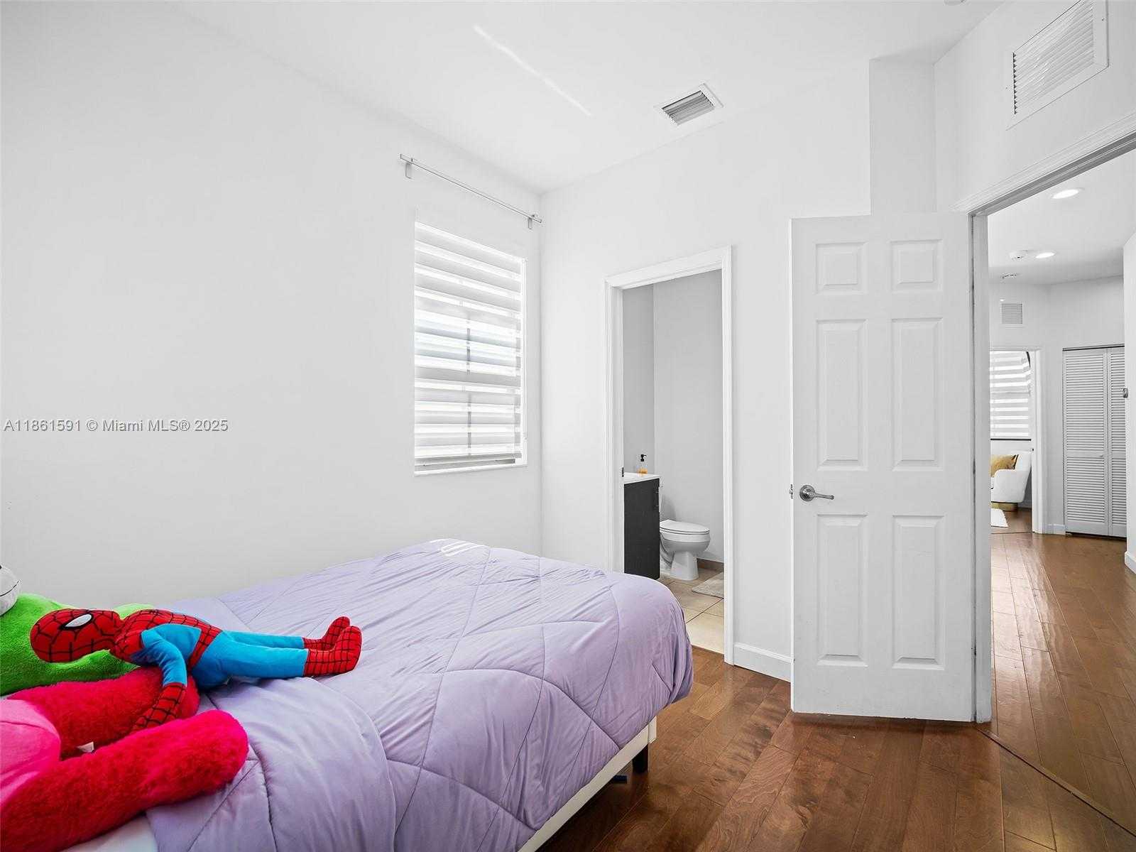 Small Image of 10343 NORTH WEST 70TH LN, Doral Number 25