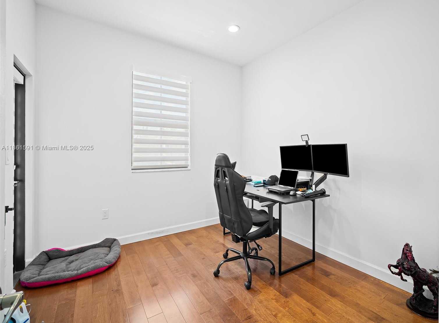 Small Image of 10343 NORTH WEST 70TH LN, Doral Number 28