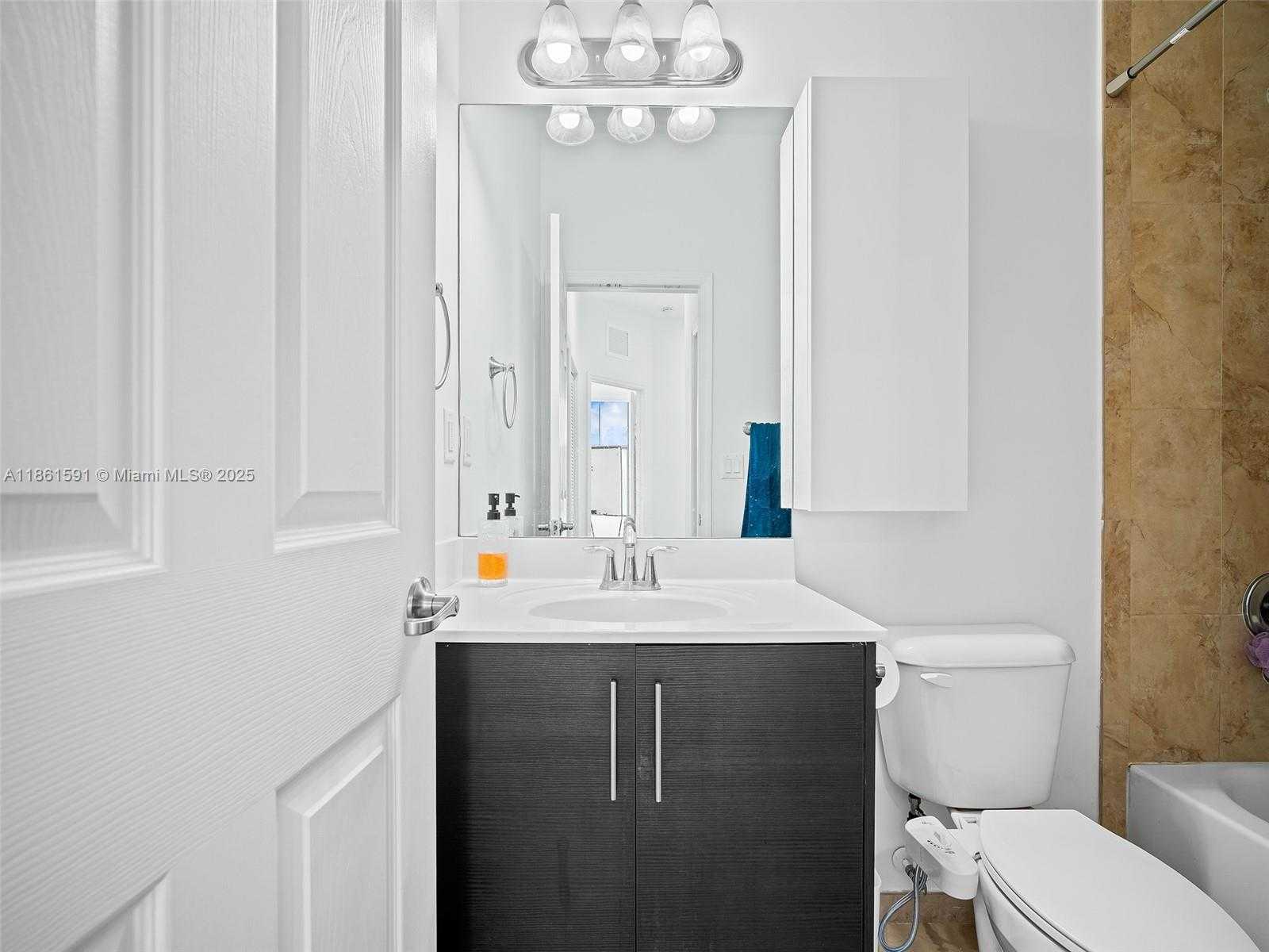 Small Image of 10343 NORTH WEST 70TH LN, Doral Number 29