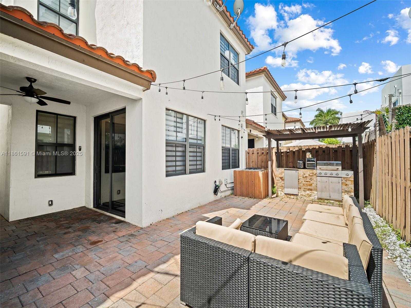 Small Image of 10343 NORTH WEST 70TH LN, Doral Number 33