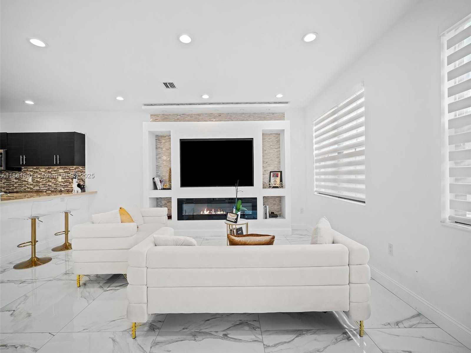 Small Image of 10343 NORTH WEST 70TH LN, Doral Number 4