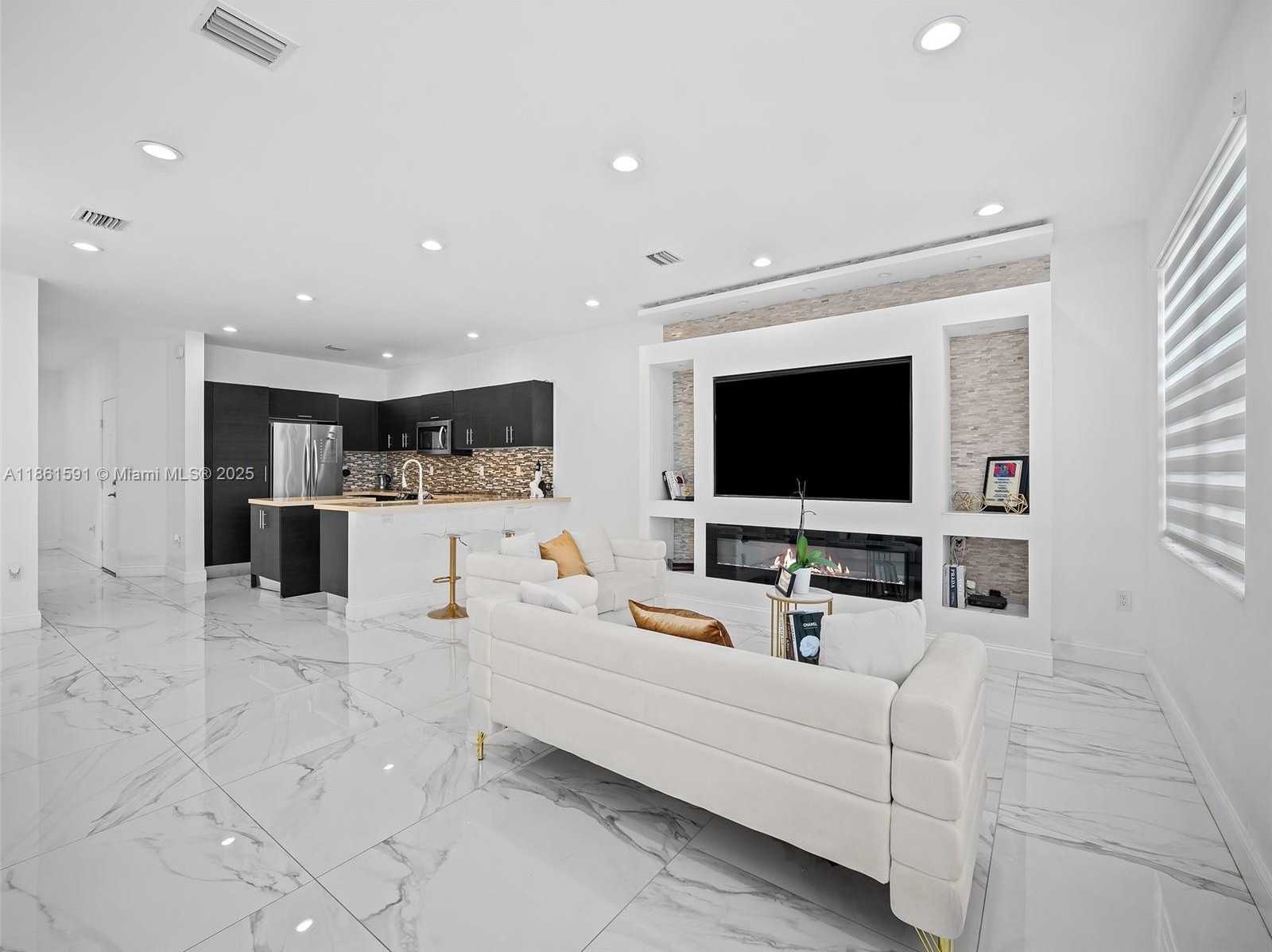 Small Image of 10343 NORTH WEST 70TH LN, Doral Number 5