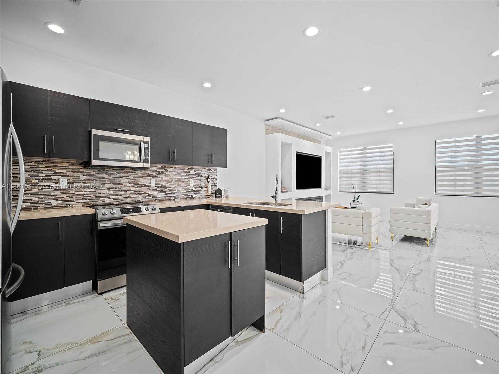 Small Image of 10343 NORTH WEST 70TH LN, Doral Number 7