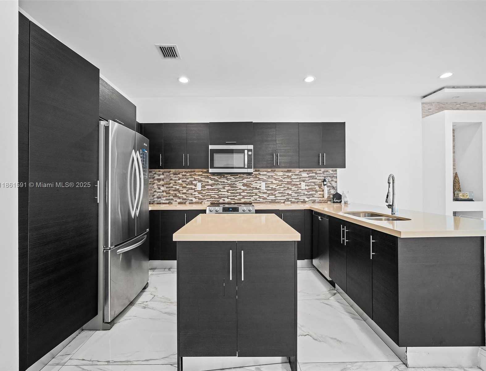 Small Image of 10343 NORTH WEST 70TH LN, Doral Number 8