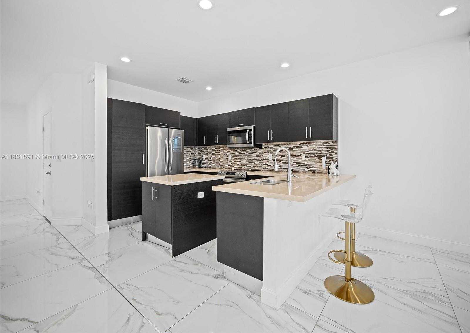 Small Image of 10343 NORTH WEST 70TH LN, Doral Number 9