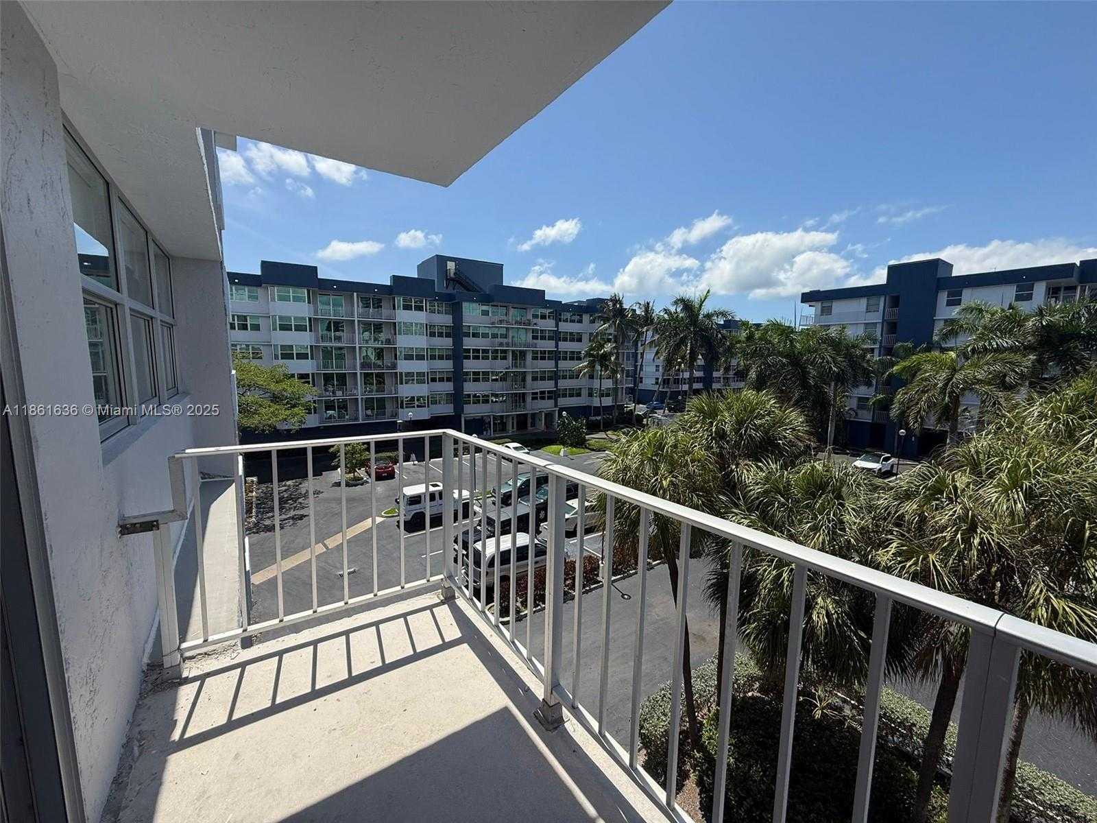 Small Image of 16546 NORTH EAST 26TH AVE #4J, North Miami Beach Number 8