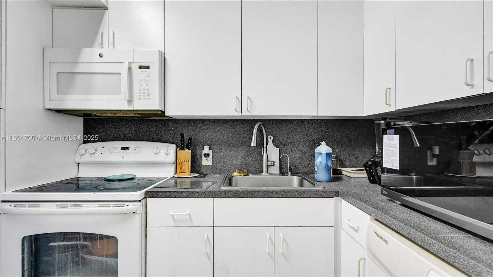 Small Image of 3101 NORTH COUNTRY CLUB DR #401, Aventura Number 12