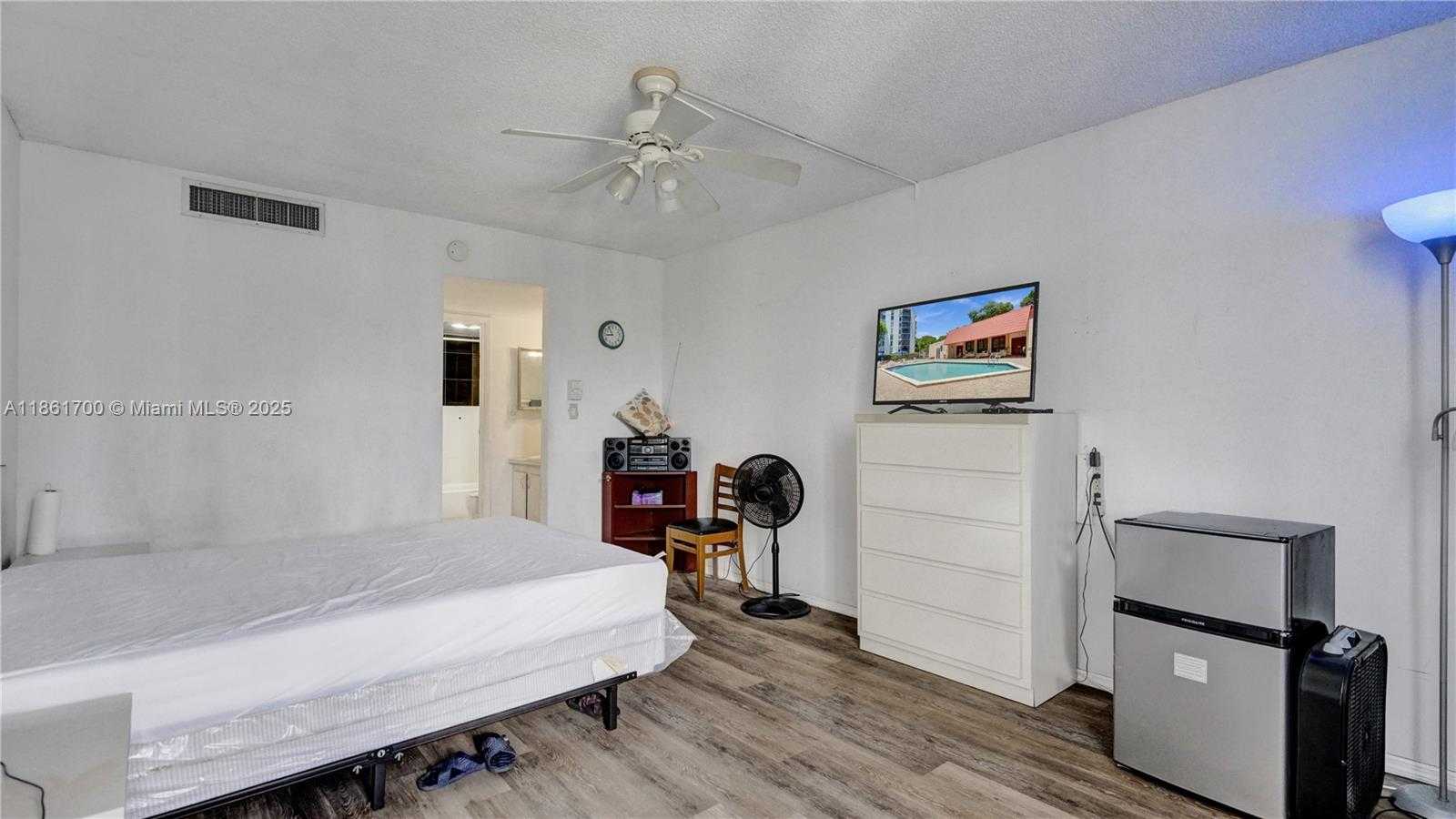Small Image of 3101 NORTH COUNTRY CLUB DR #401, Aventura Number 15