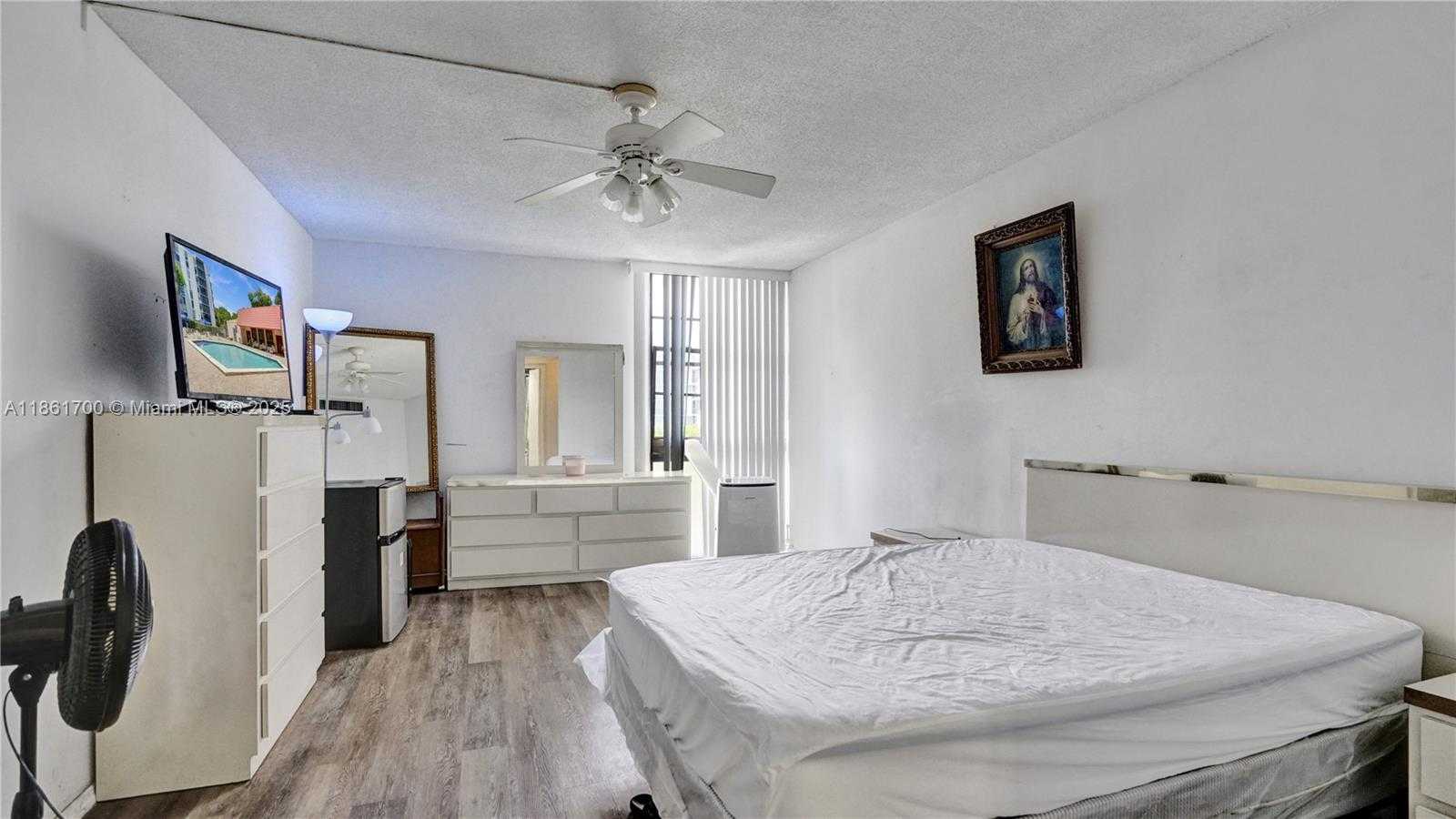 Small Image of 3101 NORTH COUNTRY CLUB DR #401, Aventura Number 16