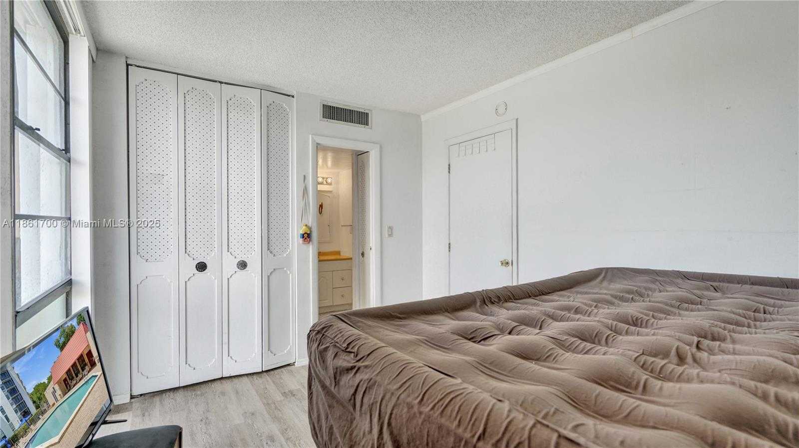 Small Image of 3101 NORTH COUNTRY CLUB DR #401, Aventura Number 19