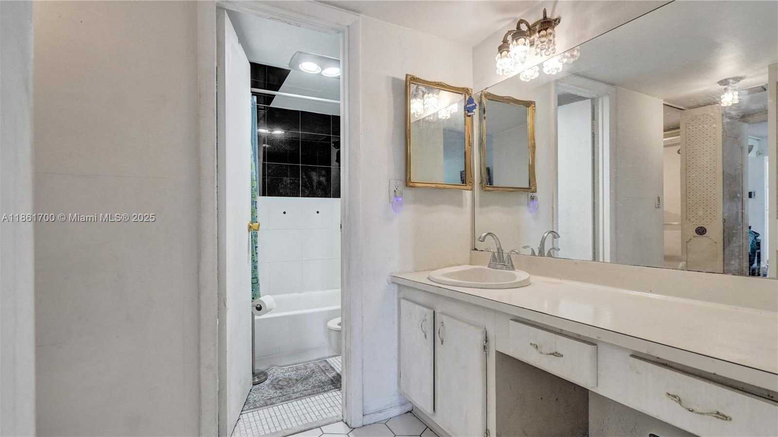 Small Image of 3101 NORTH COUNTRY CLUB DR #401, Aventura Number 21