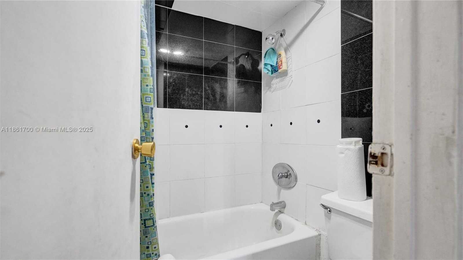 Small Image of 3101 NORTH COUNTRY CLUB DR #401, Aventura Number 22