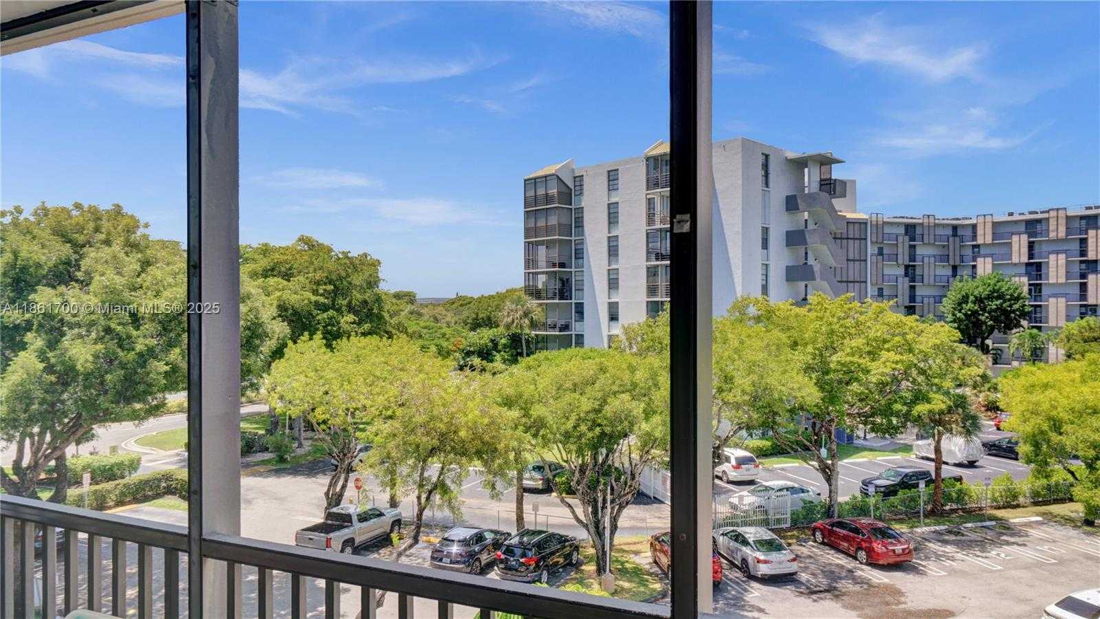 Small Image of 3101 NORTH COUNTRY CLUB DR #401, Aventura Number 30