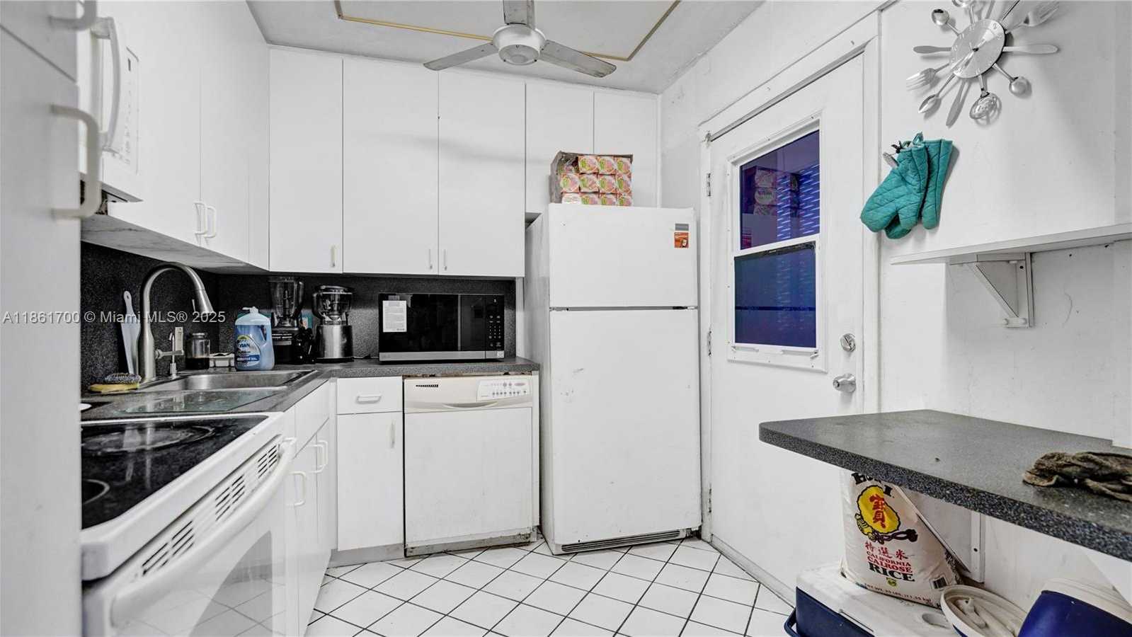 Small Image of 3101 NORTH COUNTRY CLUB DR #401, Aventura Number 4