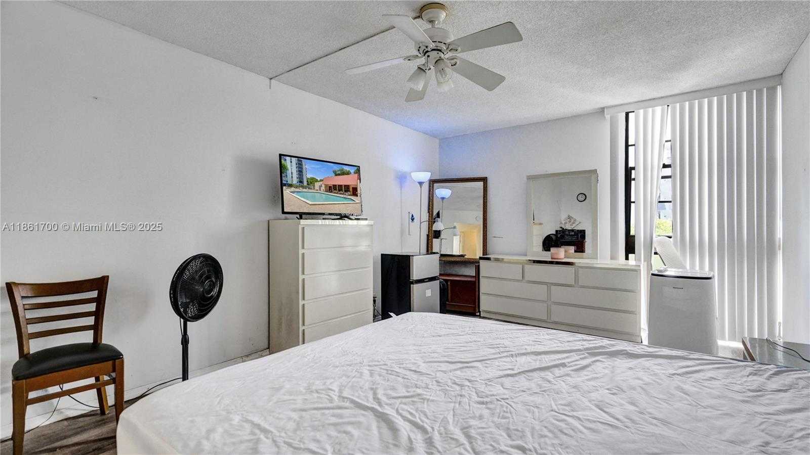 Small Image of 3101 NORTH COUNTRY CLUB DR #401, Aventura Number 5
