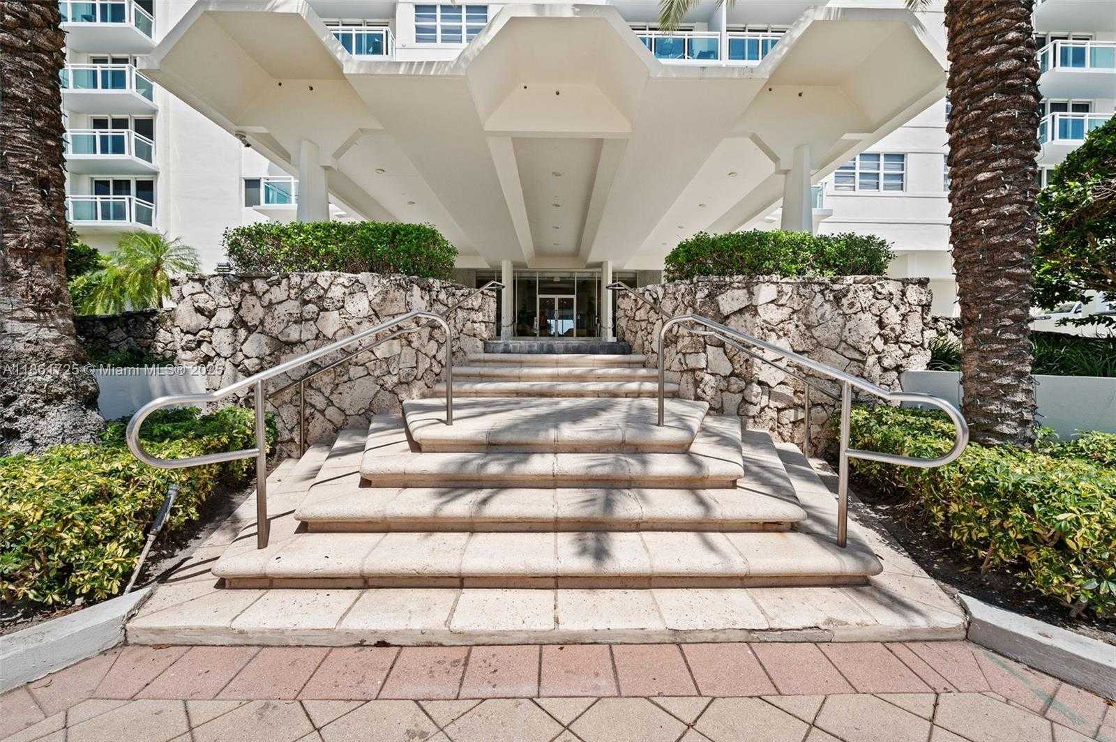 Small Image of 6917 COLLINS AVE #404, Miami Beach Number 3