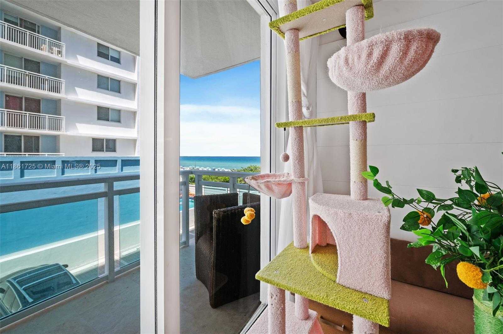 Small Image of 6917 COLLINS AVE #404, Miami Beach Number 9