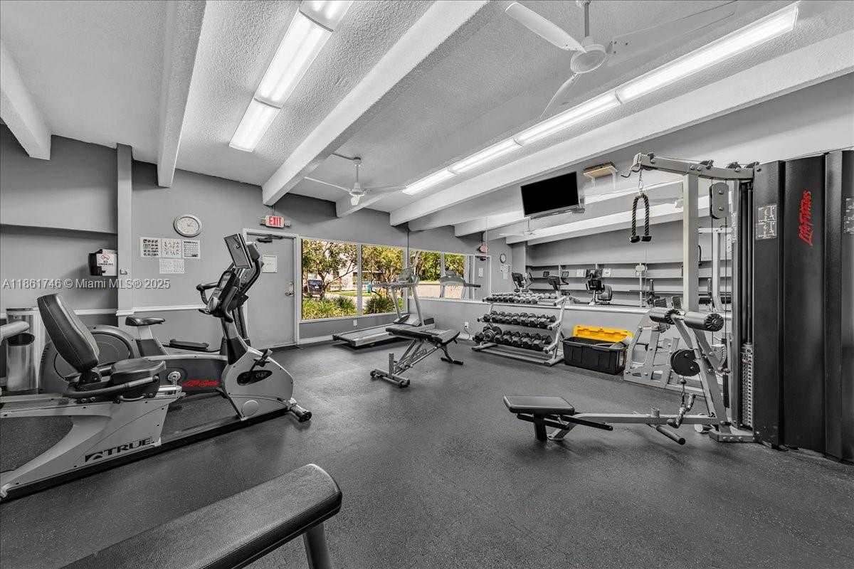 Small Image of 3101 NORTH COUNTRY CLUB DR #512, Aventura Number 16