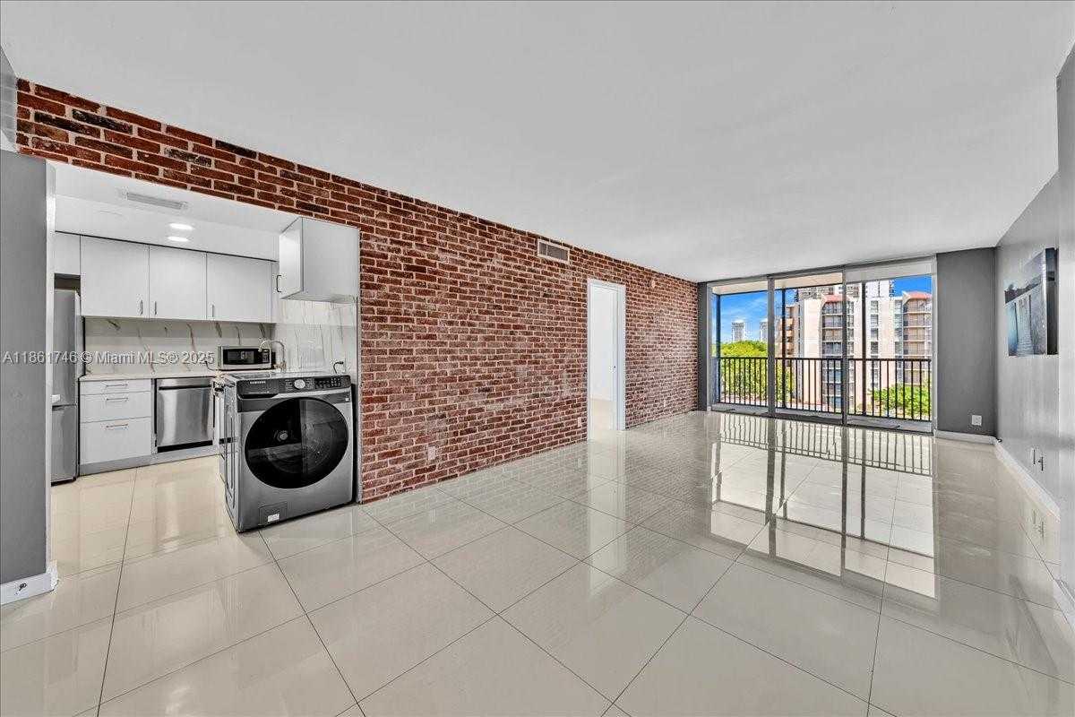 Small Image of 3101 NORTH COUNTRY CLUB DR #512, Aventura Number 2