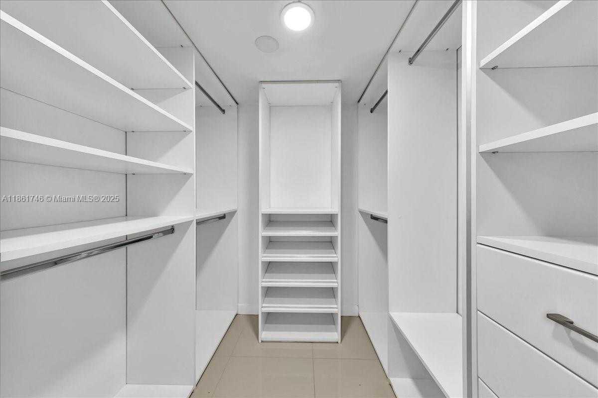Small Image of 3101 NORTH COUNTRY CLUB DR #512, Aventura Number 5
