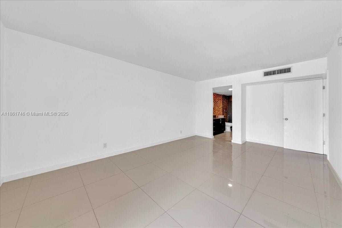 Small Image of 3101 NORTH COUNTRY CLUB DR #512, Aventura Number 6