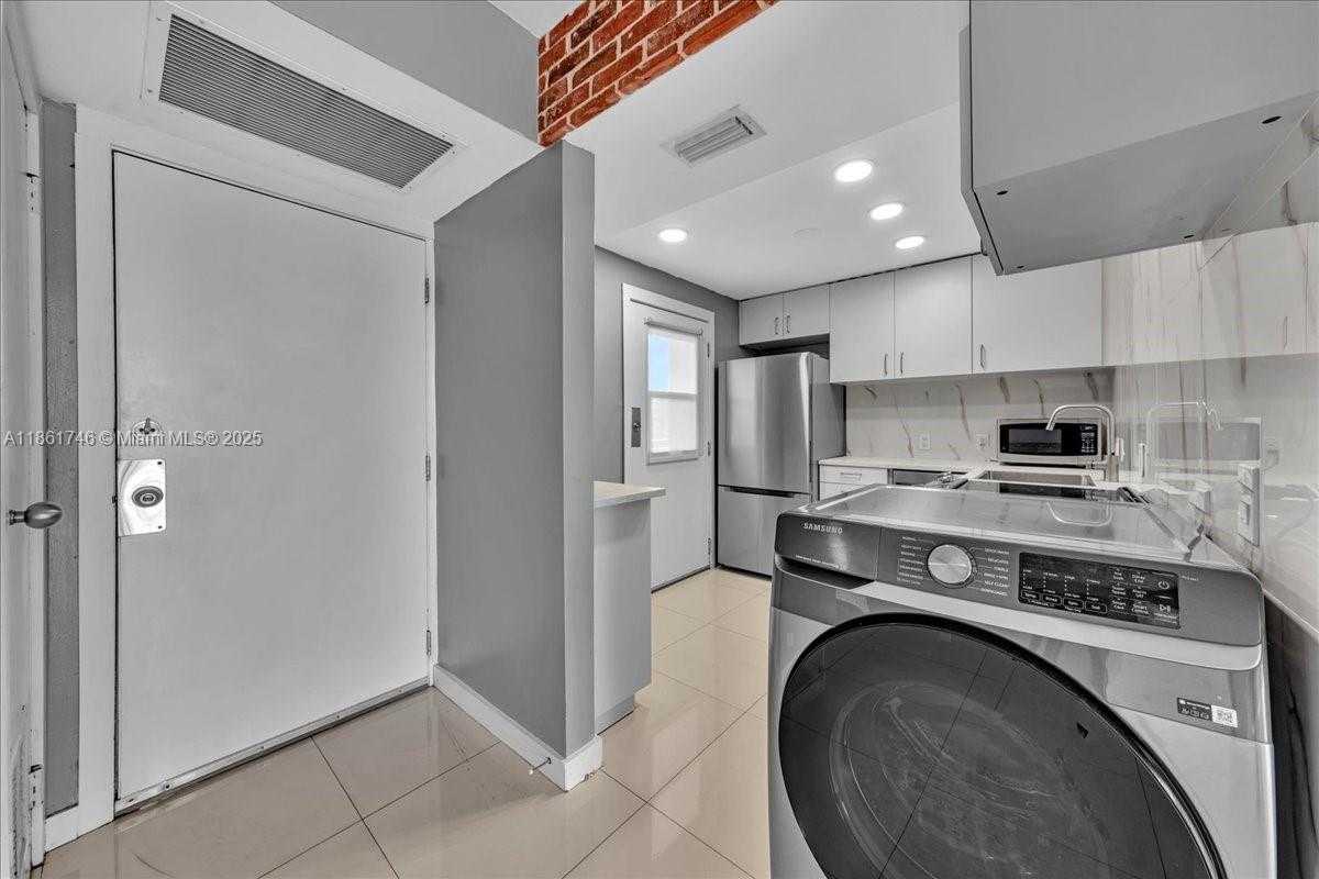 Small Image of 3101 NORTH COUNTRY CLUB DR #512, Aventura Number 8
