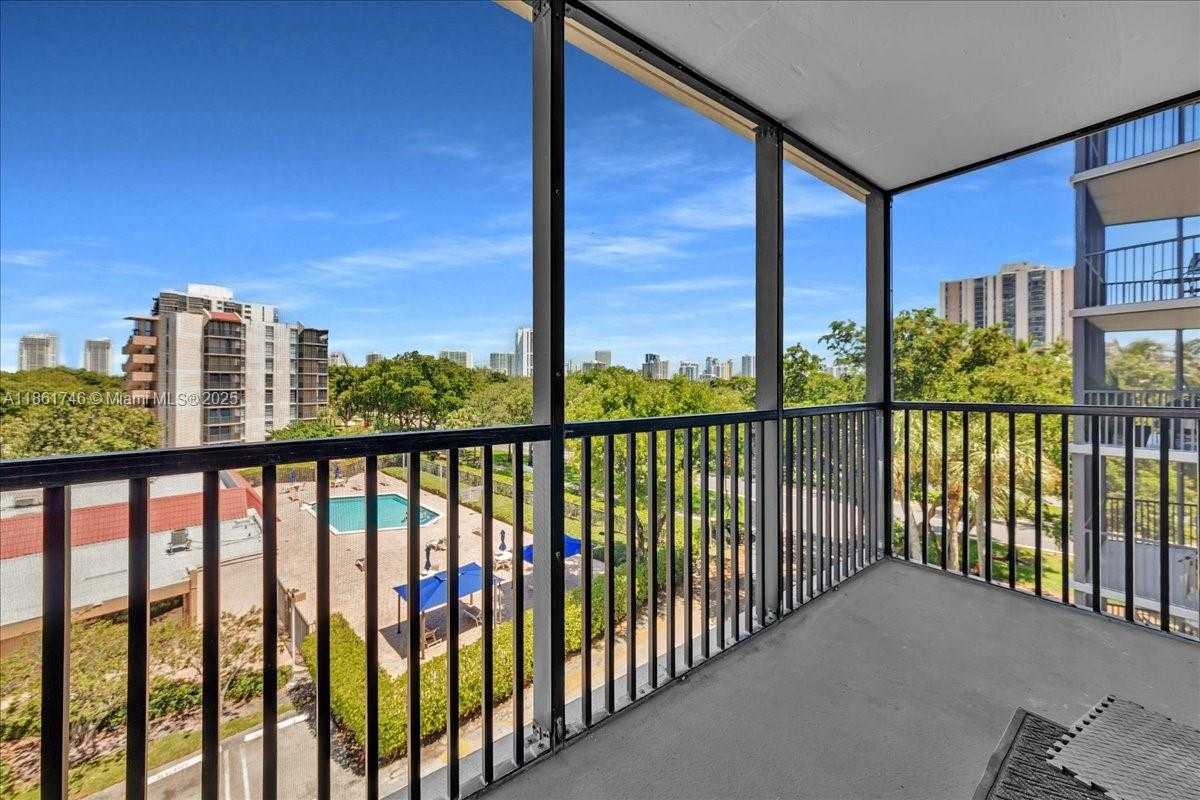 Small Image of 3101 NORTH COUNTRY CLUB DR #512, Aventura Number 9