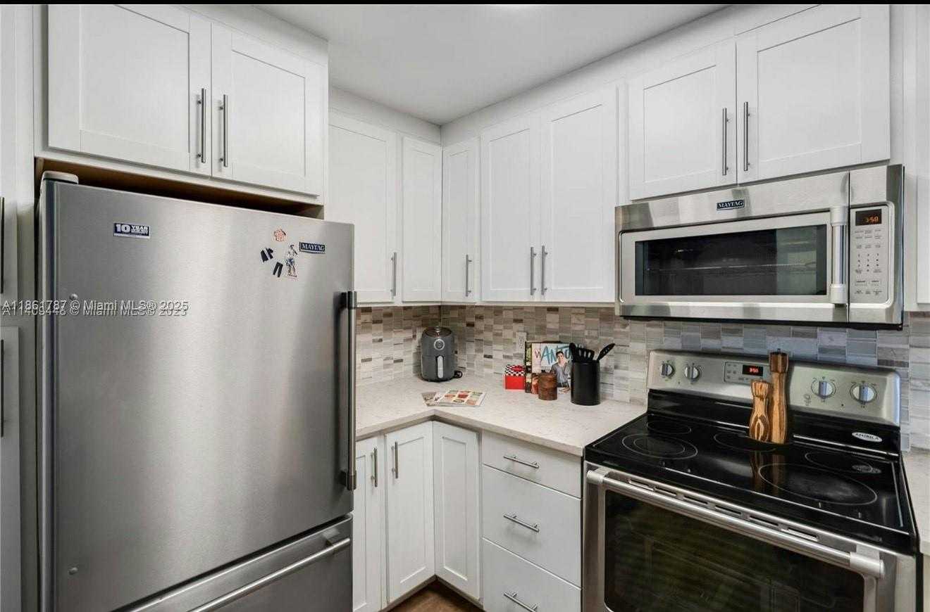 Small Image of 7173 ORANGE DR #214B, Davie Number 1